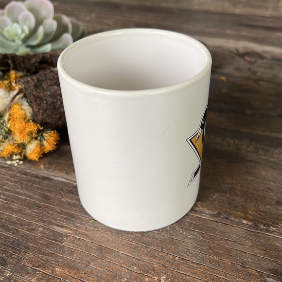 🎁4/$25 - NHL Pittsburgh Penguins Mug - like NEW - Picture 4 of 5